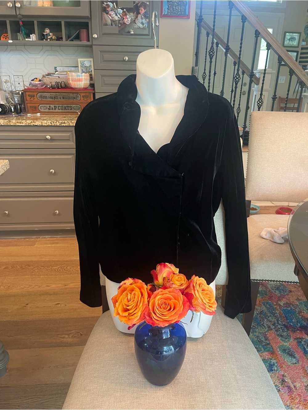 Halston  Black Velvet Collar Blazer size 12( more Like an 6/8)